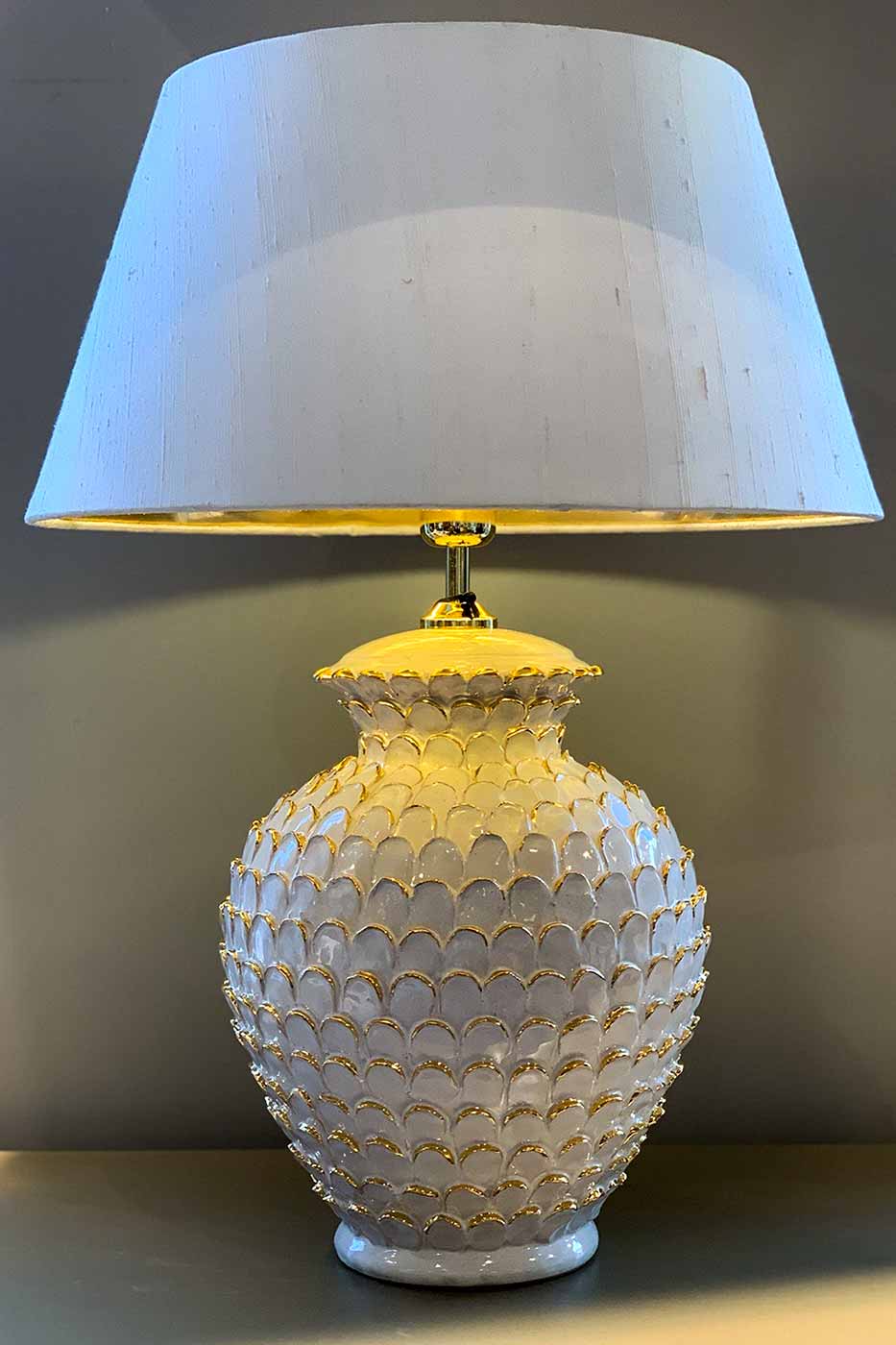 Lampfot Scale vit/guld