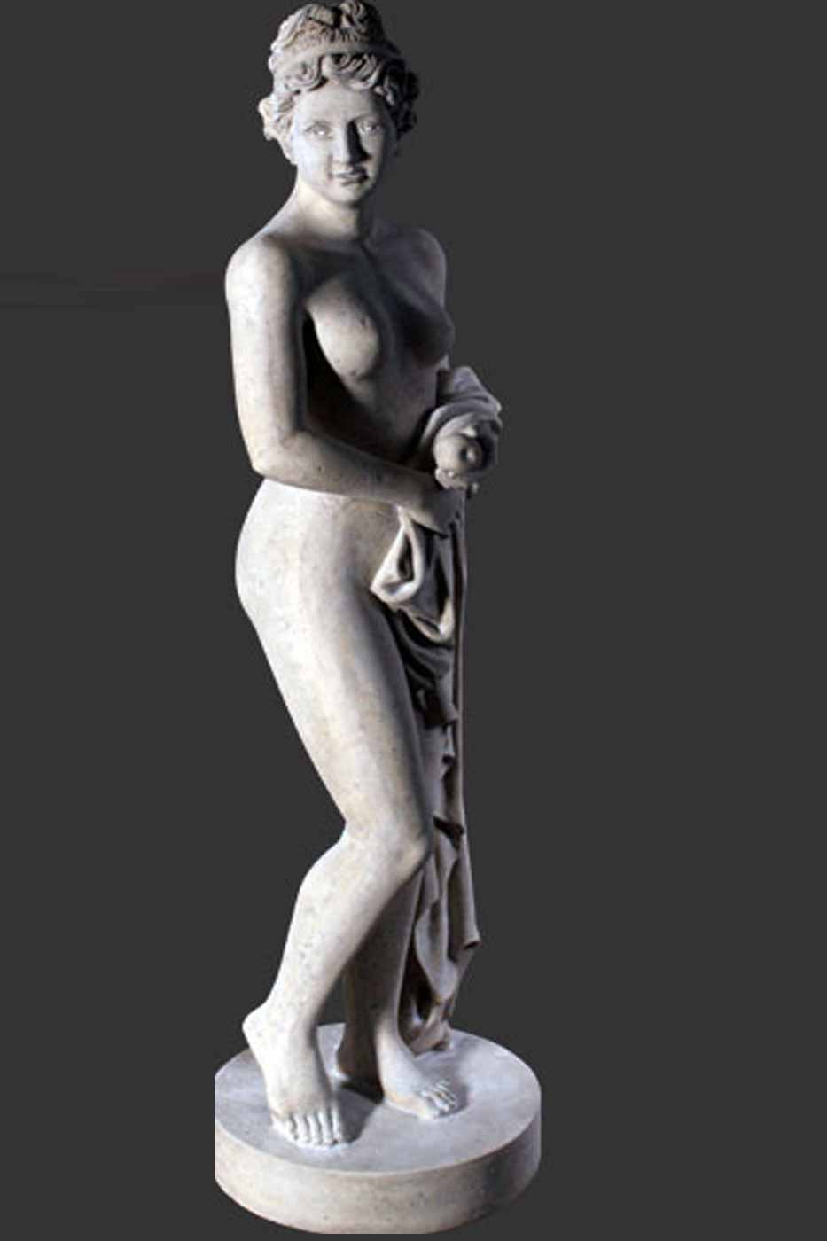 Staty Venus Holding Apple
