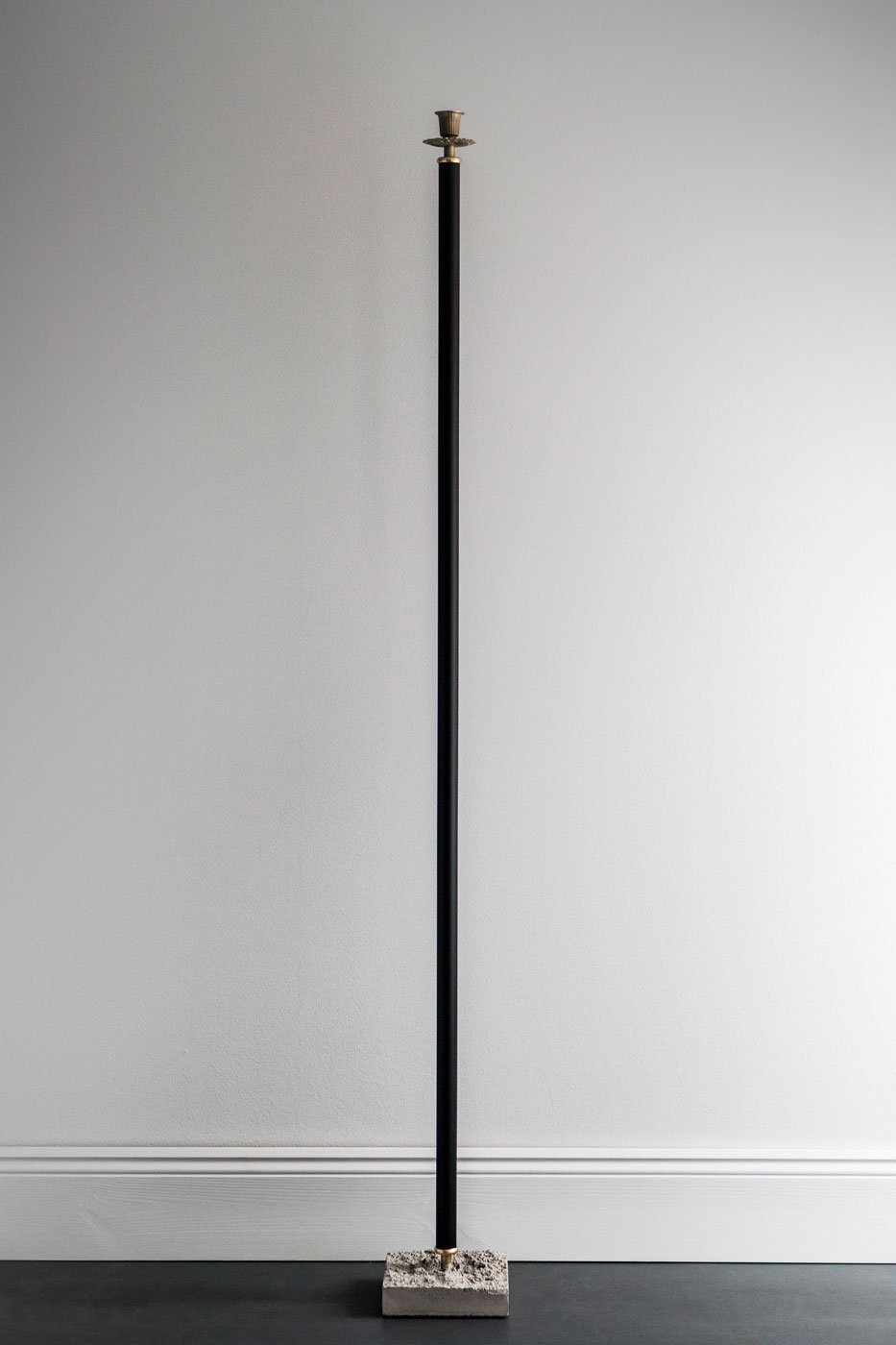 Golvljusstake med cementfot 145 cm svart