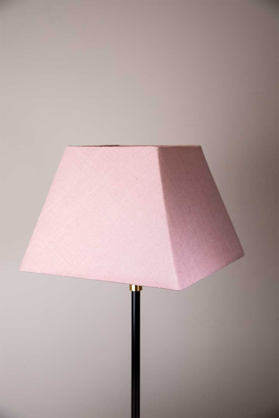 Lampskärm Dr Andry kvadrat 35 cm rosa linne