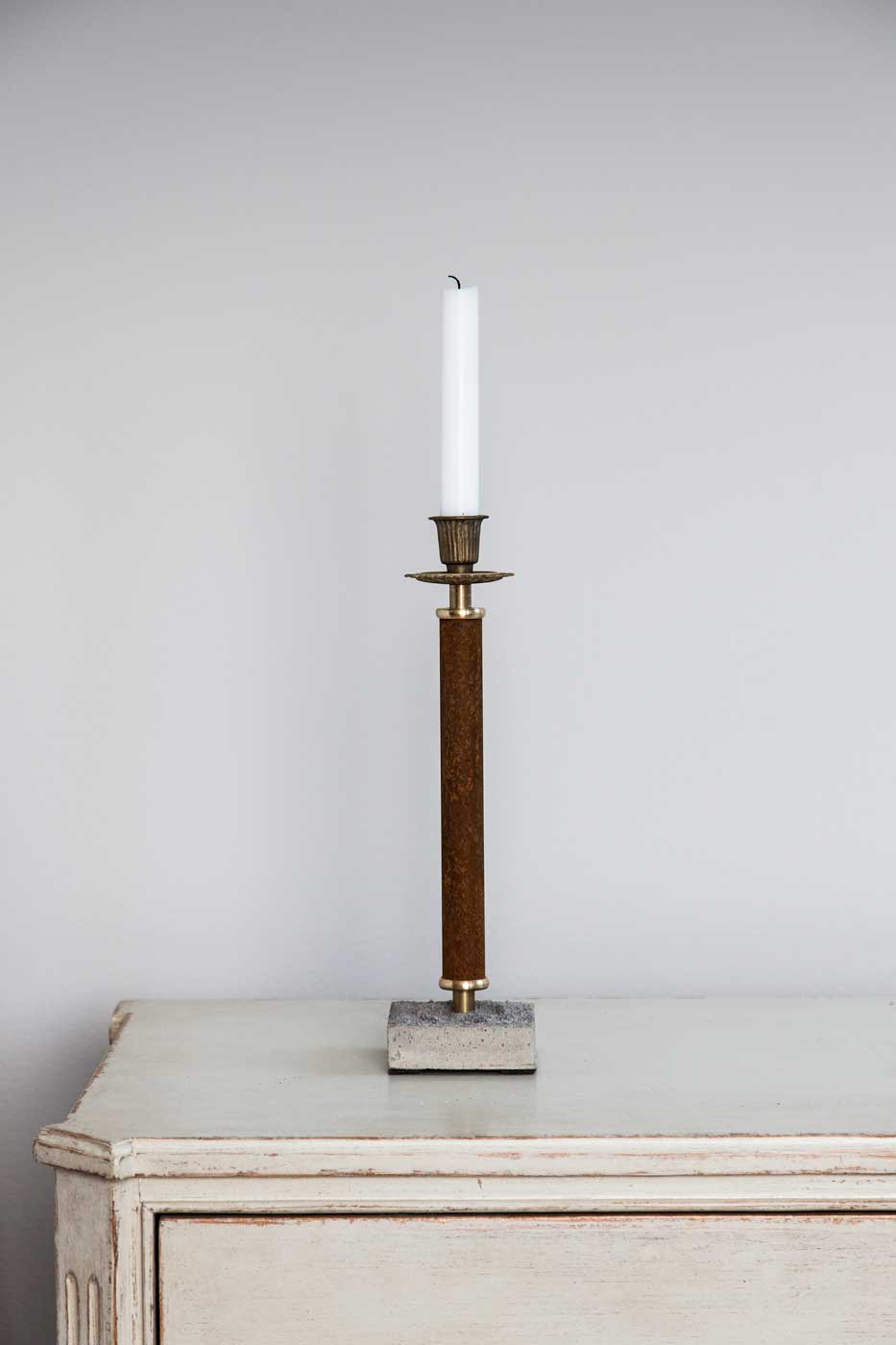 Ljusstake med cementfot 32 cm rost